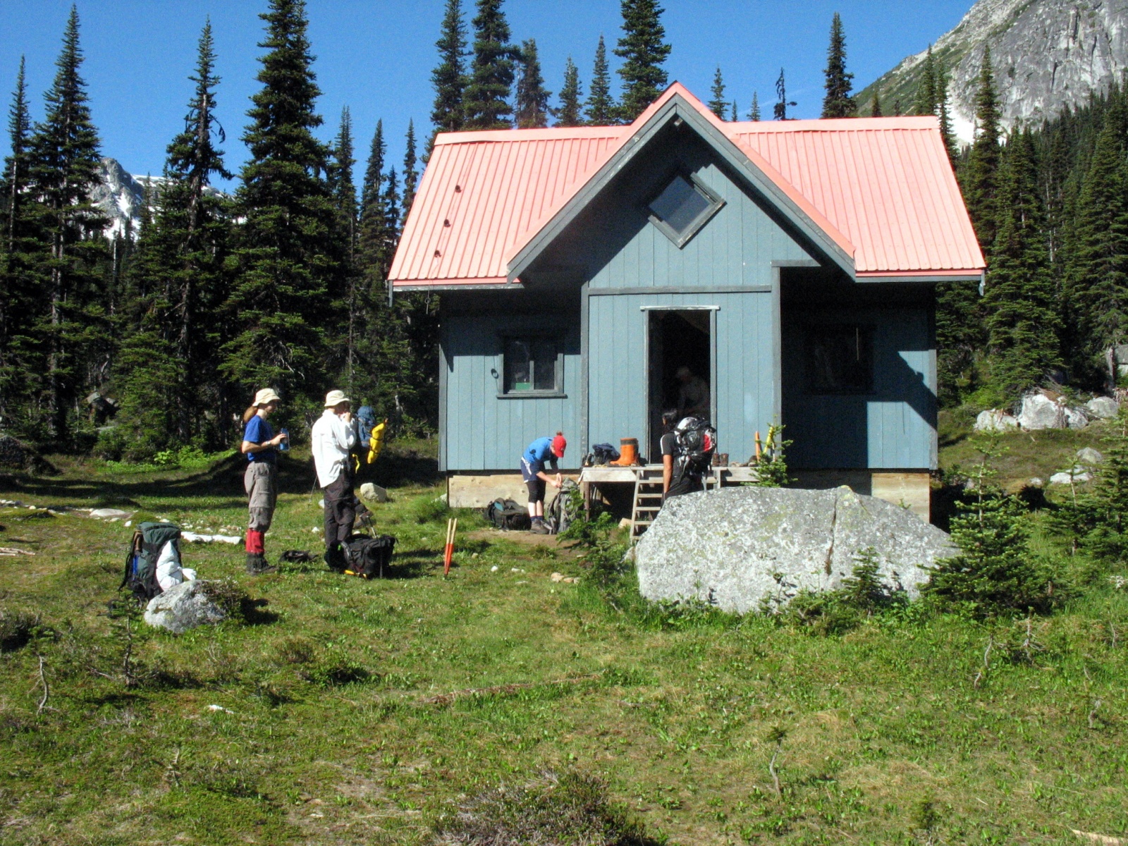 1600px-Brian_Waddington_Hut_(August_2007)